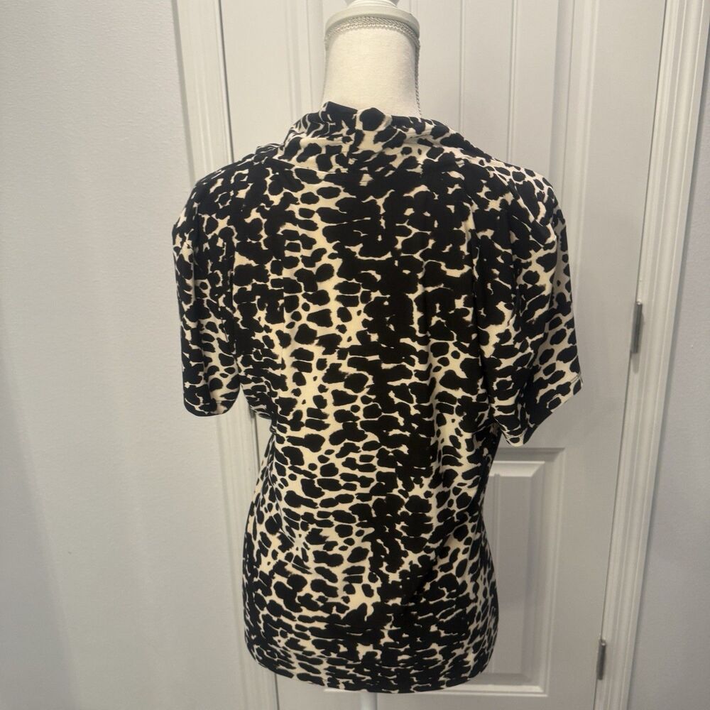 DKNY Shirt Women’s L Black Leopard Short Sleeve Wrap Top Blouse Ladies NWT - Picture 6 of 13